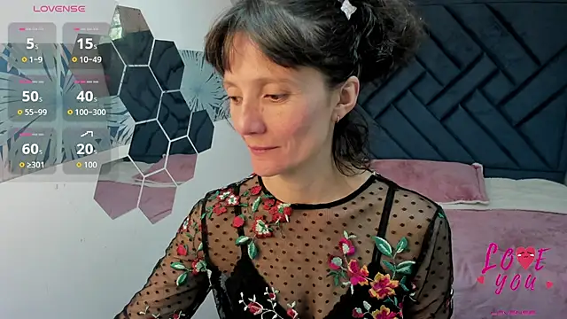 Snapshot of Valery_More__ chatting on July 2, 2026, 1:17 pm Valery More online show from July 2, 2026, 1:17 pm