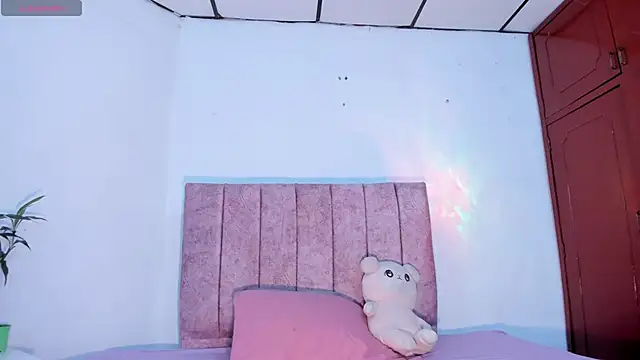 Snapshot of Mila_1wood chatting on May 2, 2026, 12:21 pm Mila 1wood online show from May 2, 2026, 12:21 pm
