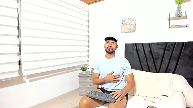 Taylormaccurdy  online show from October 6, 2025, 2:47 pm