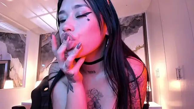 SusanVilla online show from April 16, 2026, 9:39 pm