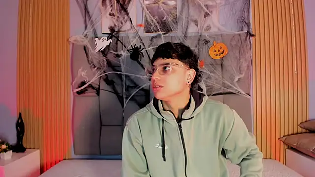 Kandyfrees  online show from October 28, 2025, 11:25 am