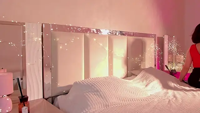 Violet Ferguson online show from November 19, 2025, 5:13 pm