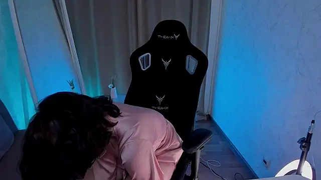 Violet Ferguson online show from November 21, 2025, 5:00 pm