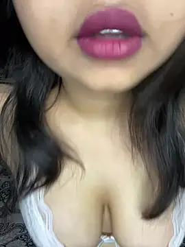 soniyaverma00 online show from April 18, 2026, 7:29 pm