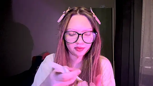 EmiIyKitty online show from November 12, 2025, 7:46 pm