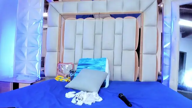 violet milleer online show from April 19, 2026, 7:49 pm