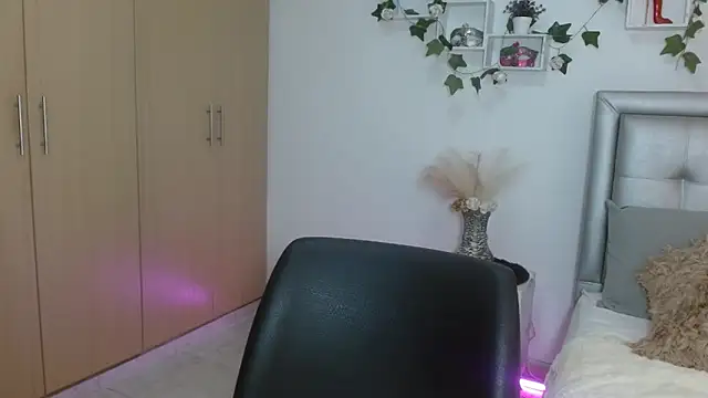 Snapshot of mia_star_2 chatting on February 6, 2026, 9:23 am mia star 2 online show from February 6, 2026, 9:23 am