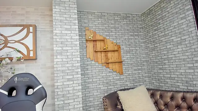 Alisonn Doll online show from November 15, 2025, 12:13 pm