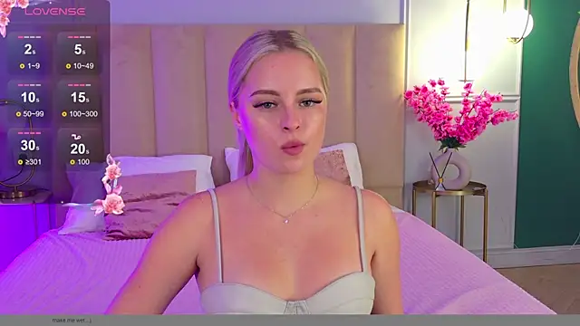 EllyLinn online show from November 14, 2025, 5:11 pm