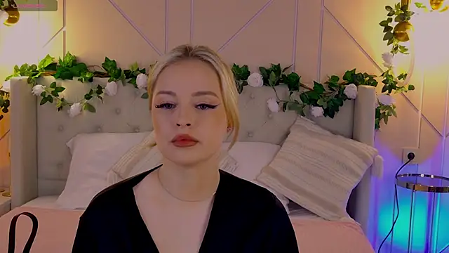 EllyLinn online show from April 23, 2026, 4:42 pm