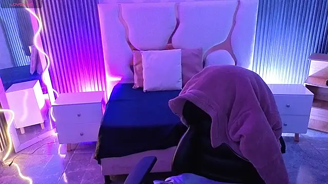 Ixchel tay online show from April 10, 2026, 3:12 am