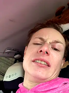 GoldenPussy1329 online show from December 20, 2025, 11:06 am