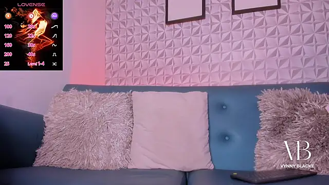 VynnyBlacke  online show from November 6, 2025, 8:10 pm