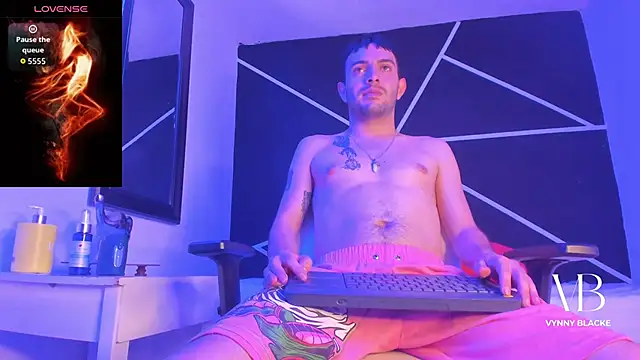 VynnyBlacke  online show from November 25, 2025, 9:48 pm