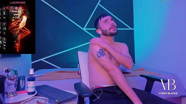 VynnyBlacke  online show from December 20, 2025, 9:22 pm