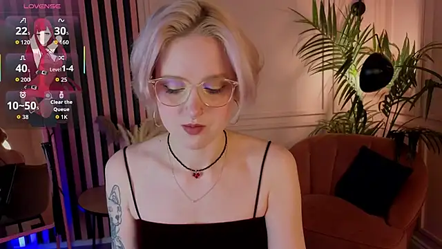 luna son online show from November 28, 2025, 5:54 am