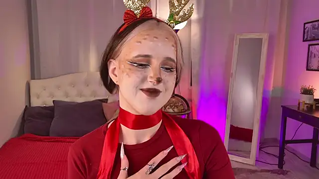 luna son online show from December 15, 2025, 9:19 pm