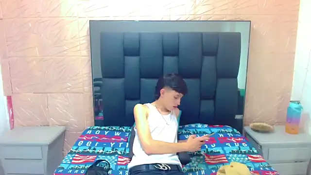 thaigo twink38 online show from October 31, 2025, 4:02 am