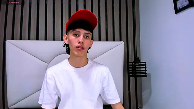 thaigo twink38 online show from April 27, 2026, 3:59 am
