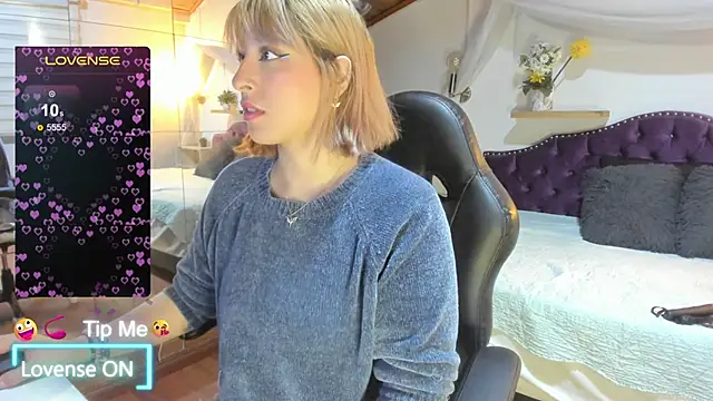 sophialyh 1 online show from February 20, 2026, 1:11 pm