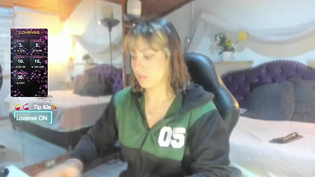 sophialyh 1 online show from May 23, 2026, 12:31 pm