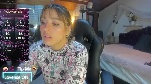 sophialyh 1 online show from May 28, 2026, 1:08 pm