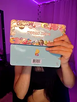 tamara vald online show from October 25, 2025, 4:20 am