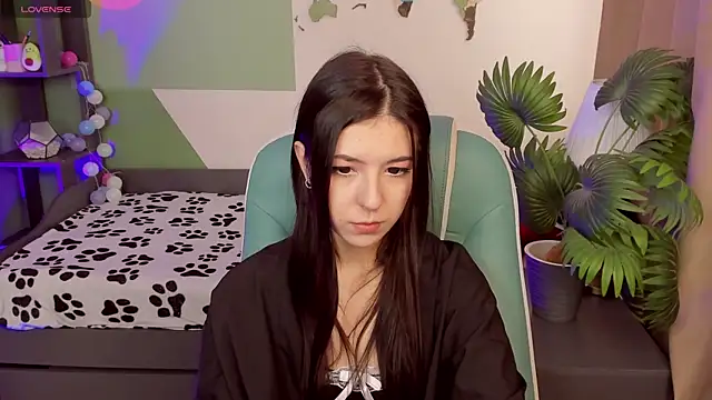 Snapshot of Azaliya_Haze chatting on October 11, 2025, 10:25 am Azaliya Haze online show from October 11, 2025, 10:25 am