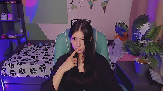 Snapshot of Azaliya_Haze chatting on October 16, 2025, 5:30 am Azaliya Haze online show from October 16, 2025, 5:30 am