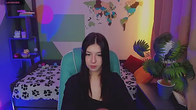 Snapshot of Azaliya_Haze chatting on October 17, 2025, 5:21 am Azaliya Haze online show from October 17, 2025, 5:21 am