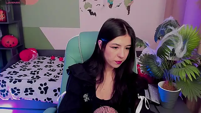 Snapshot of Azaliya_Haze chatting on October 22, 2025, 5:19 am Azaliya Haze online show from October 22, 2025, 5:19 am