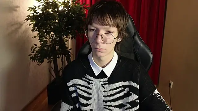 TommieHi online show from November 16, 2025, 5:24 am