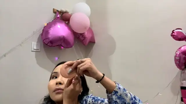 CarollFalick online show from October 18, 2025, 2:40 pm