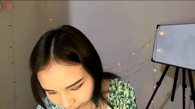 CarollFalick online show from December 4, 2025, 12:36 pm