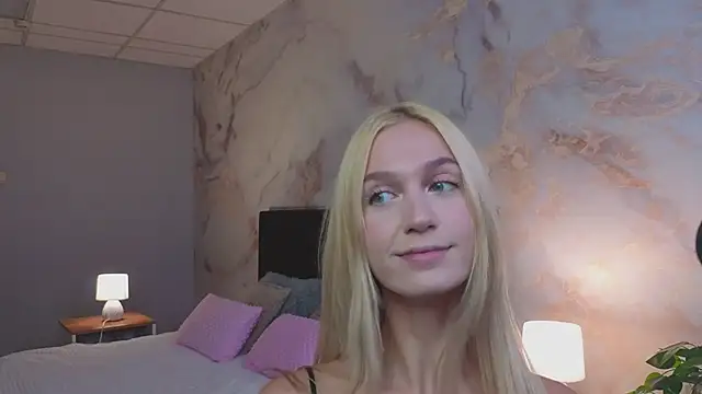 Snapshot of SerenaCrystall chatting on June 2, 2026, 10:17 am SerenaCrystall online show from June 2, 2026, 10:17 am
