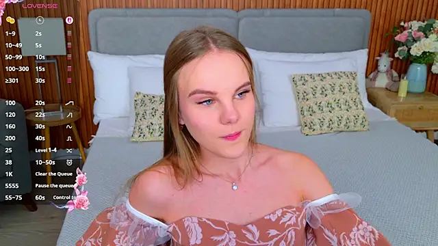 Lili Lohan online show from November 13, 2025, 5:01 pm