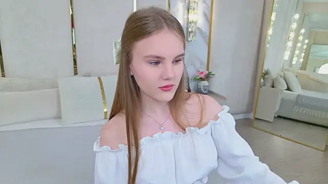 Snapshot of Lili_Lohan chatting on May 13, 2026, 5:05 am Lili Lohan online show from May 13, 2026, 5:05 am