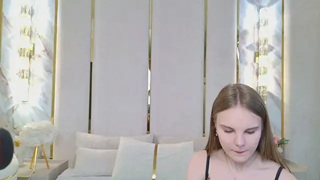 Snapshot of Lili_Lohan chatting on May 19, 2026, 5:03 am Lili Lohan online show from May 19, 2026, 5:03 am