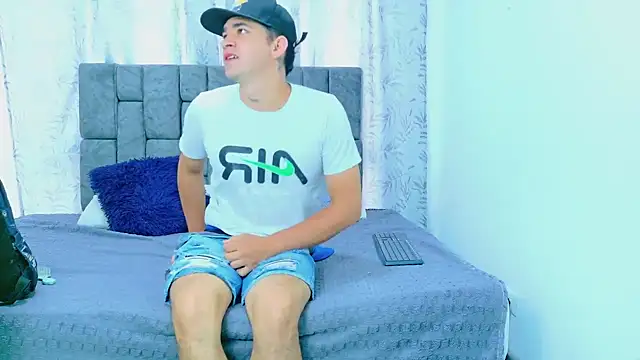 Laura King online show from October 15, 2025, 6:52 pm