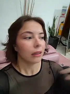 EmmaValencia  online show from May 21, 2026, 9:11 pm