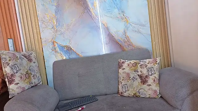 Nahomy Smiths aws online show from October 17, 2025, 10:01 pm