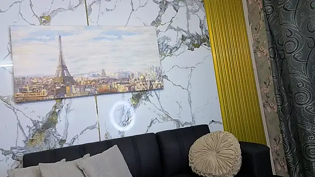 Nahomy Smiths aws online show from December 2, 2025, 9:32 pm