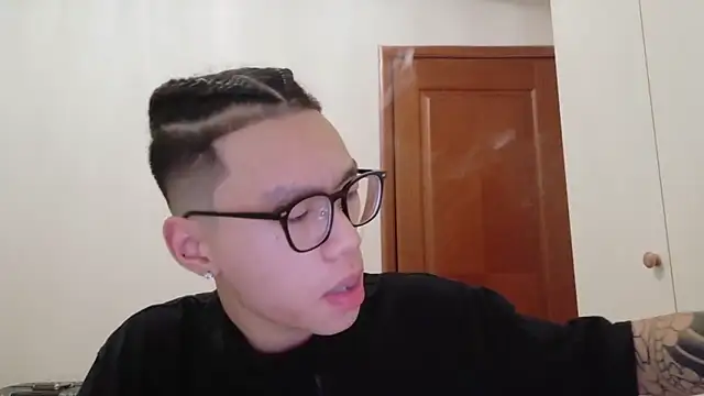 hangzi-0011 online show from October 8, 2025, 11:08 am