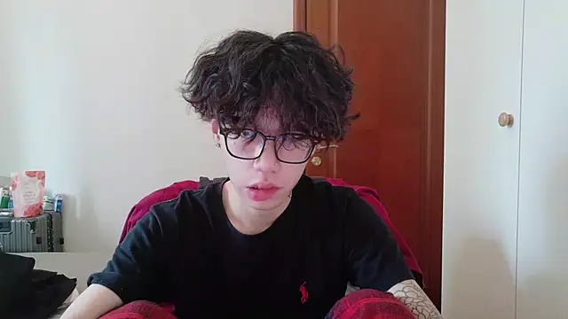 hangzi-0011 online show from October 17, 2025, 5:54 am