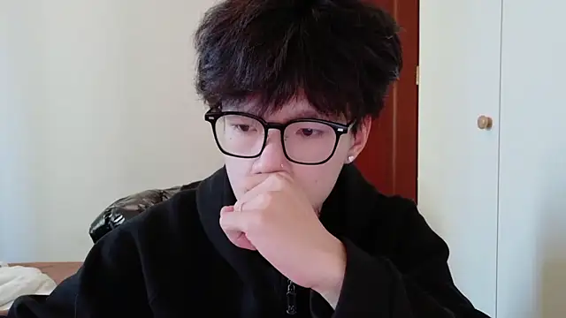 hangzi-0011 online show from December 5, 2025, 7:39 am