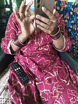Snapshot of Tamilselviroja- chatting on June 23, 2026, 10:24 am Tamilselviroja- online show from June 23, 2026, 10:24 am