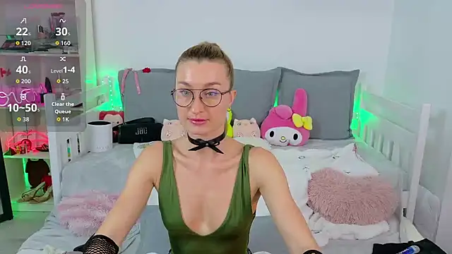 MysticRoxanne online show from November 26, 2025, 9:38 pm