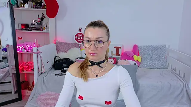 MysticRoxanne online show from December 2, 2025, 8:30 am