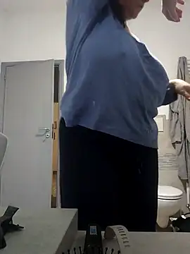 sexyguenda online show from February 12, 2026, 7:42 pm