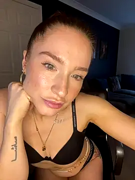 Snapshot of Cherry-L-28 chatting on October 14, 2025, 12:17 pm Cherry-L-28 online show from October 14, 2025, 12:17 pm